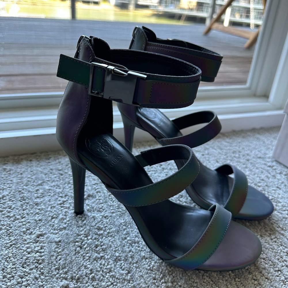 New pair of shoes from Guess! Never worn outside. In great condition!